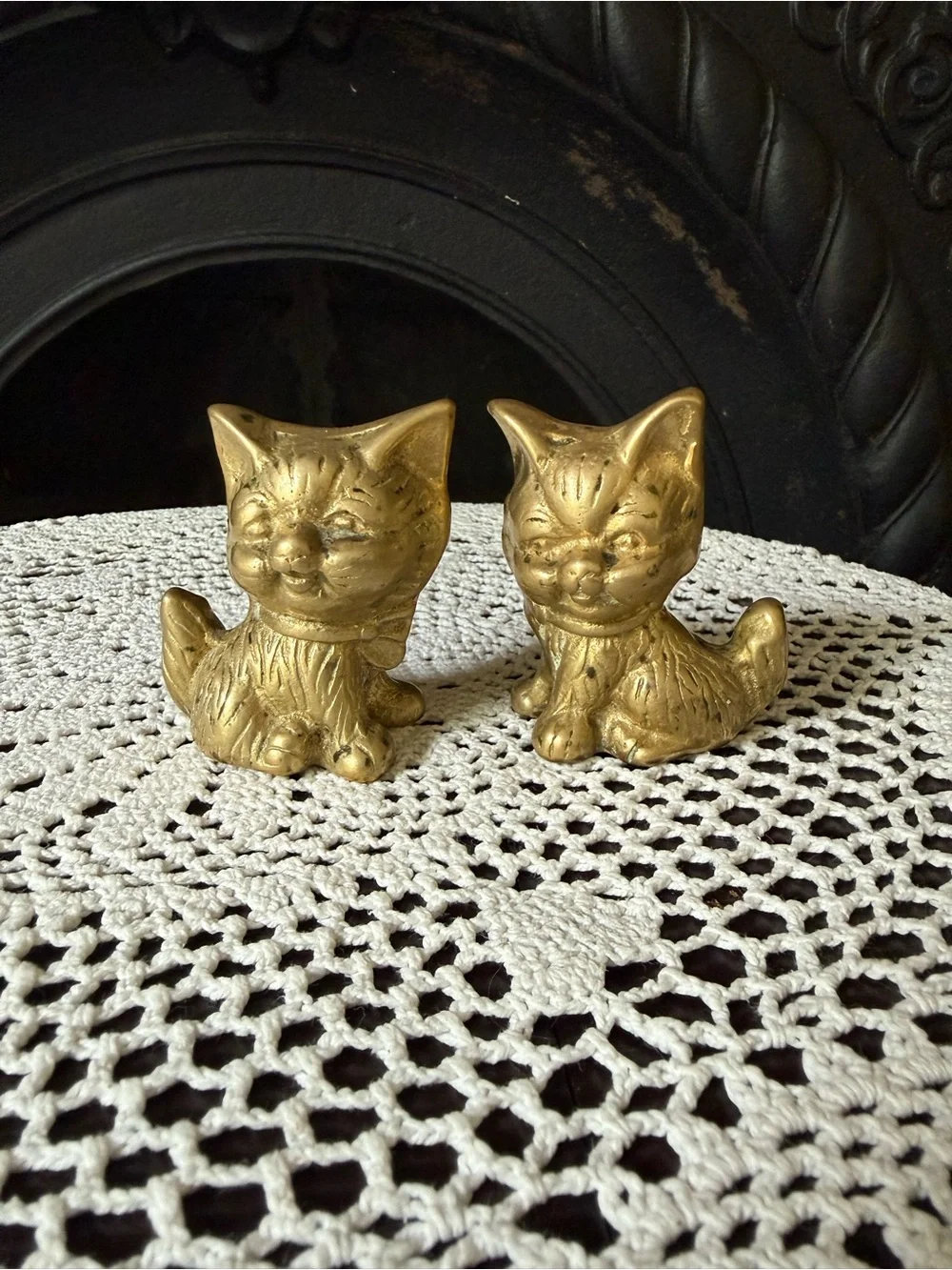 Vintage Brass Cat Figurine Pair - Decorative Pet Accents